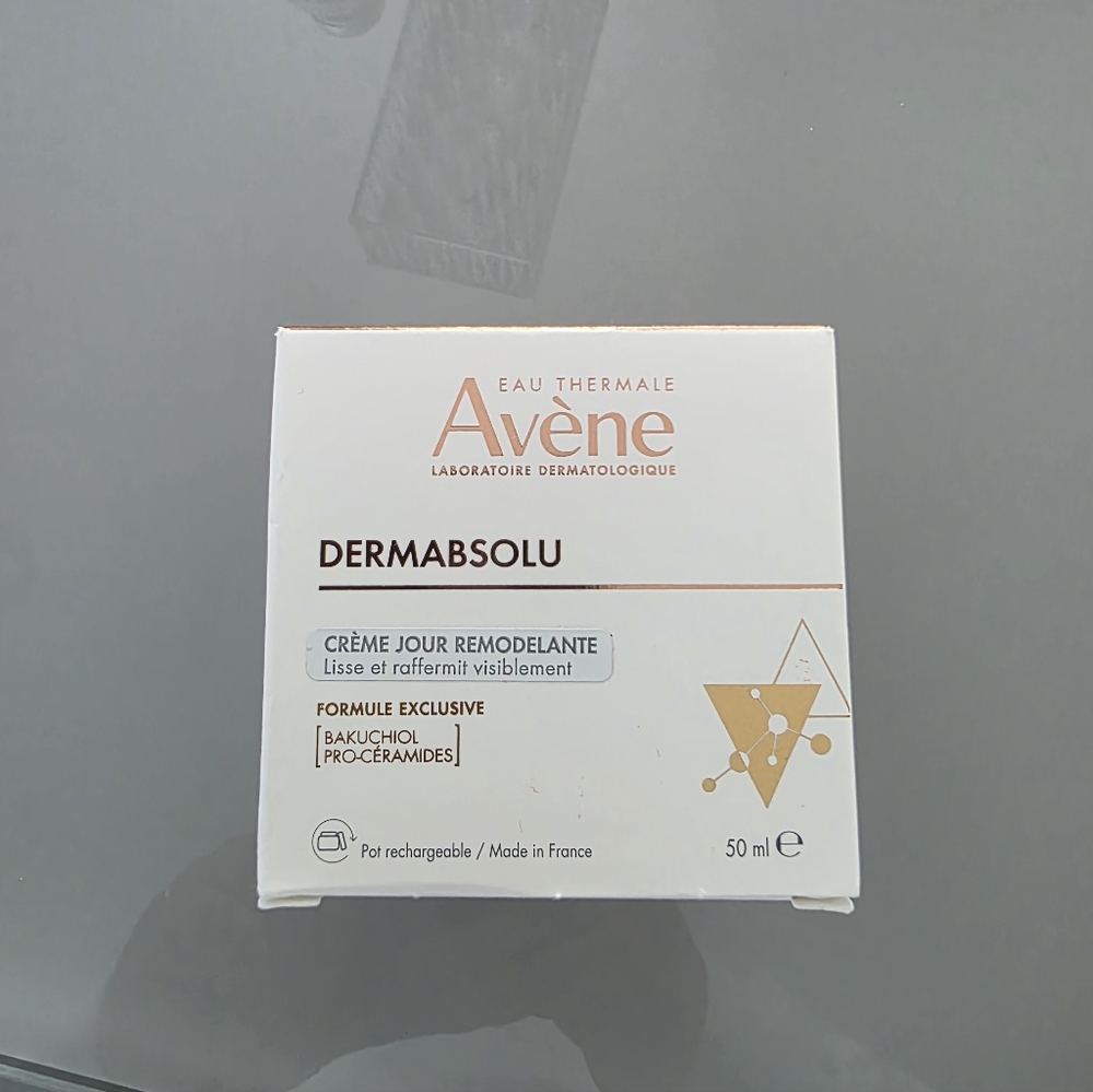 Avène DermAbsolu Remodeling Day Cream - White